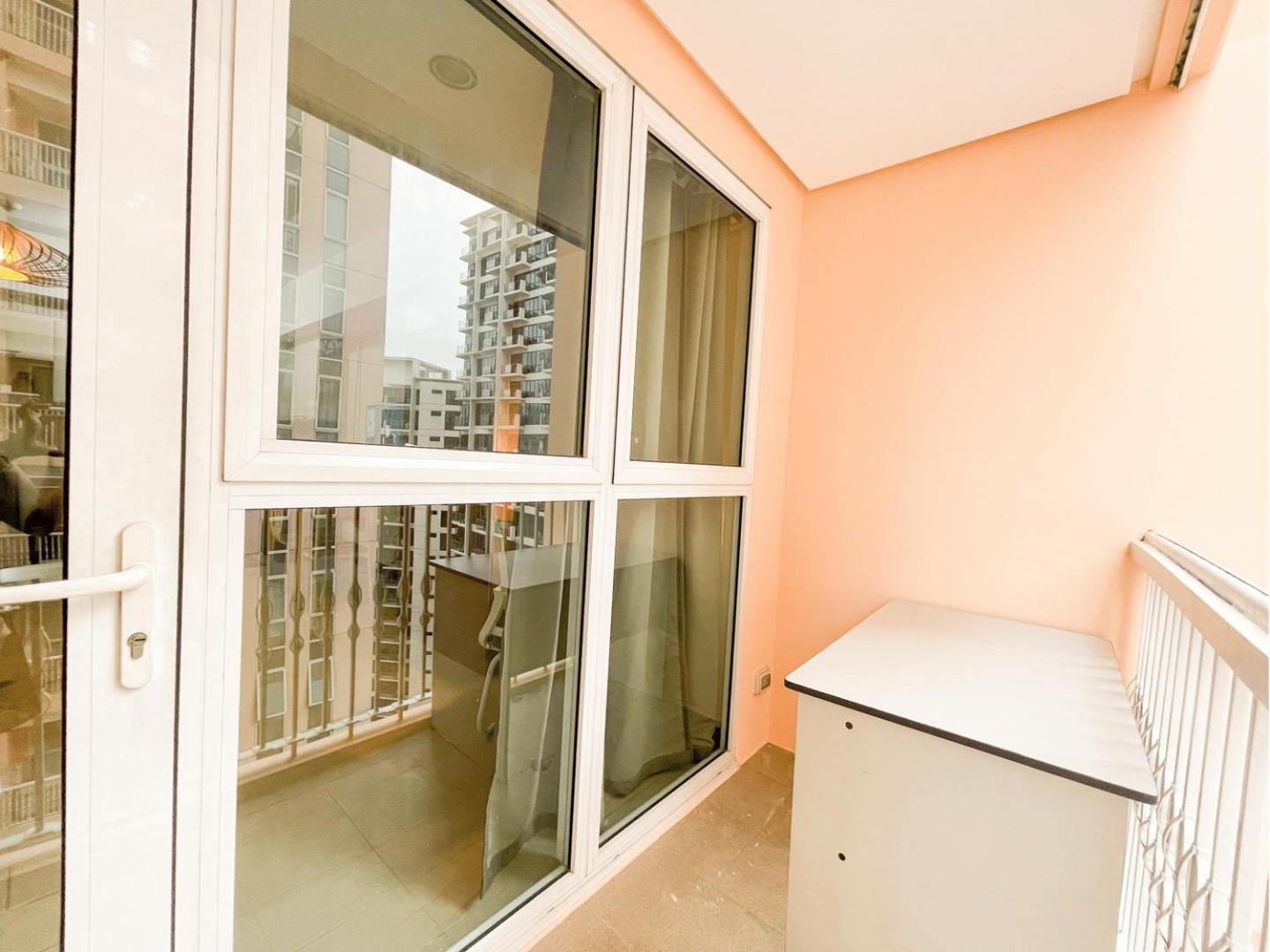 Bahay bakasyunan Cozy Bgc Condo, Venice Grand Canal #vlrtc18e Manila